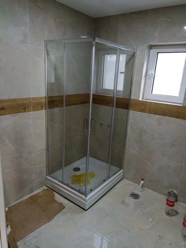 Montaža tuš kabina, kadica i paravana