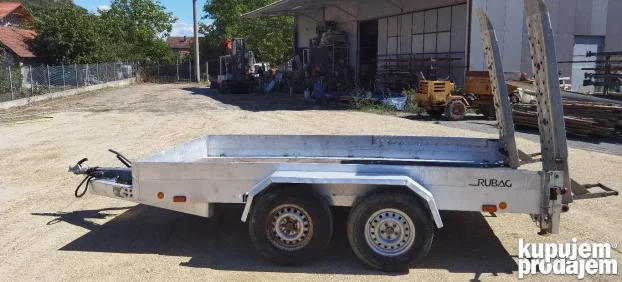 Prikolica za transport gradjevinskih masina