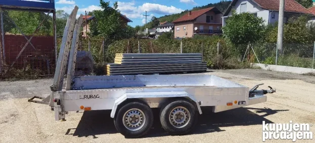 Prikolica za transport gradjevinskih masina