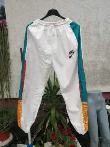 Bela Nike trenerka donji deo za 12 godina