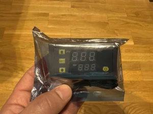 W3230 ugradni termostat sa sondom temperature 220V