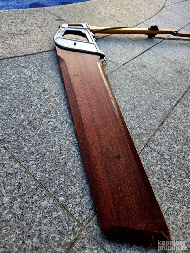 Kormilo za jedrilicu, mahagonija, 98 cm