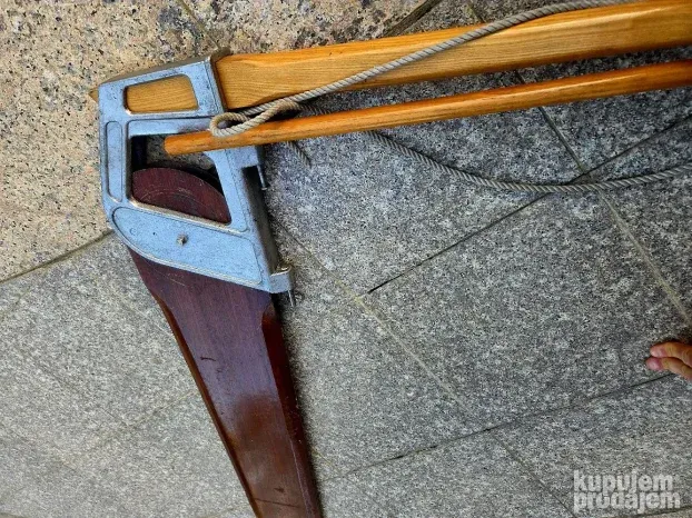 Kormilo za jedrilicu, mahagonija, 98 cm