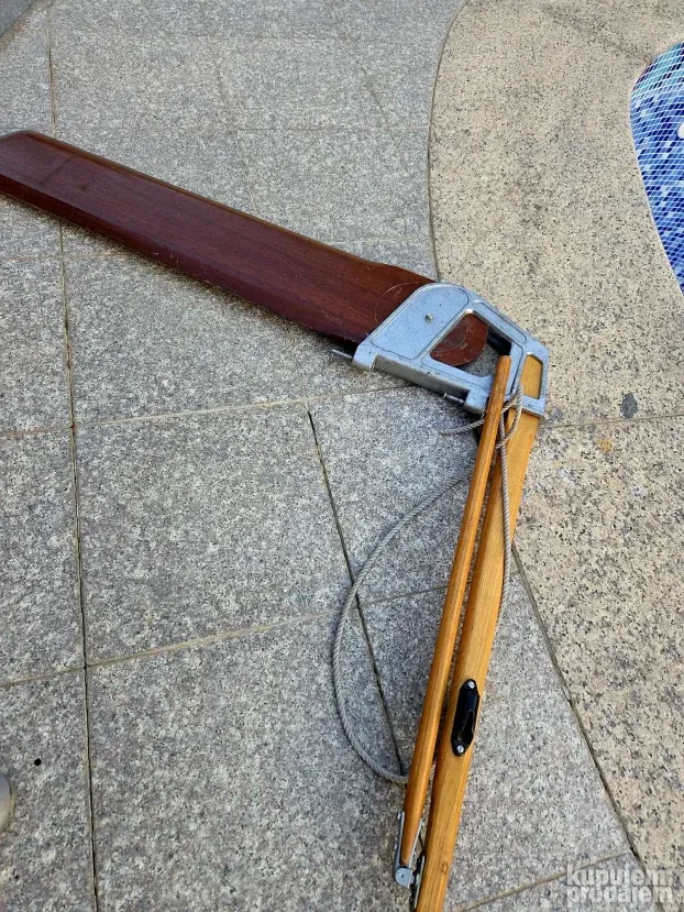 Kormilo za jedrilicu, mahagonija, 98 cm