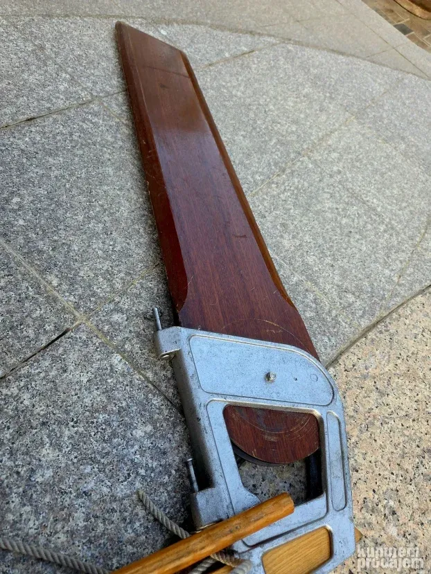 Kormilo za jedrilicu, mahagonija, 98 cm