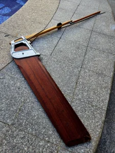 Kormilo za jedrilicu, mahagonija, 98 cm
