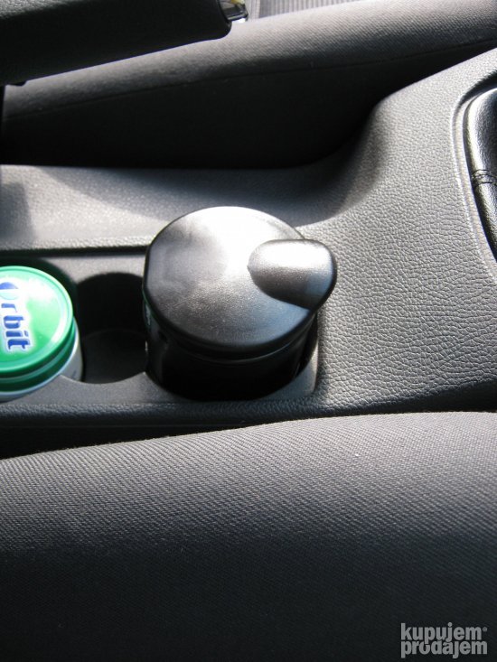 Pepeljara za automobil