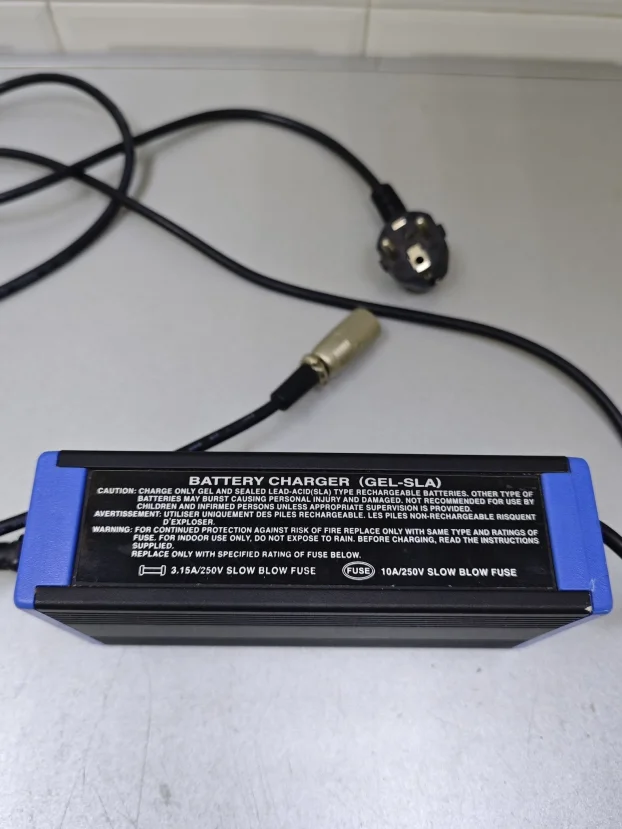 Punjač za invalidska kolica