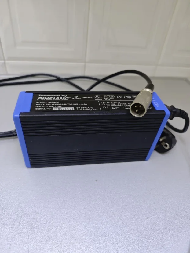 Punjač za invalidska kolica