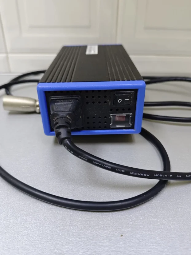 Punjač za invalidska kolica