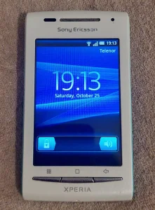 Sony Ericsson E15i X8 sim free punjac Srpski