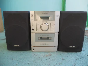 Sharp radio sa zvucnicima