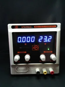 Regulator napona APS3005SI - NOVO GARANCIJA