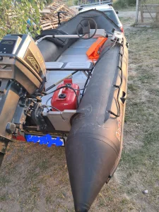 Na prodaju komplet: Čamac Bombard Commando C4 (4.30 m) + Suz