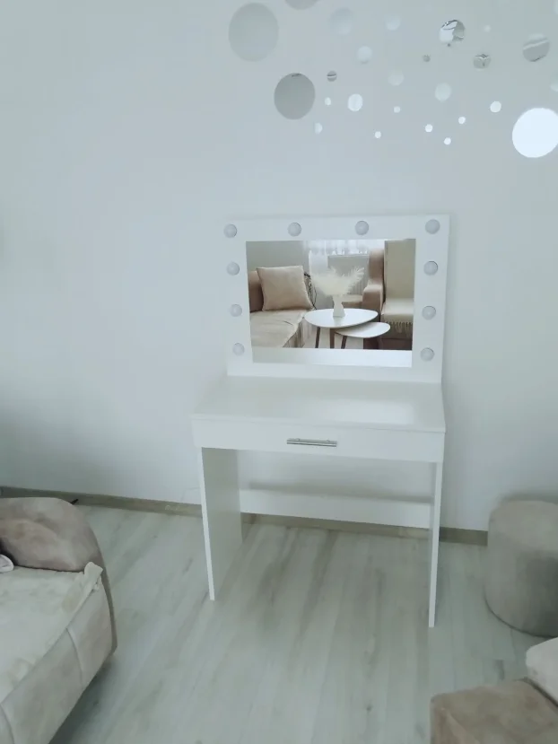 Sto za šminkanje sa 10 LED sijalica