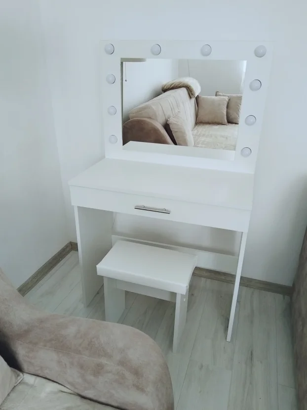 Sto za šminkanje sa 10 LED sijalica