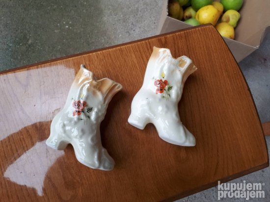 Par porcelanskih cizmica 11x8x6cm.odlicne