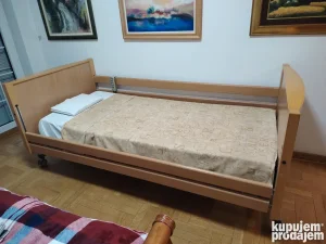 Bolnički krevet i antidekubit dušek