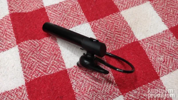 Bezicna slusalica Headset sa postoljem za auto