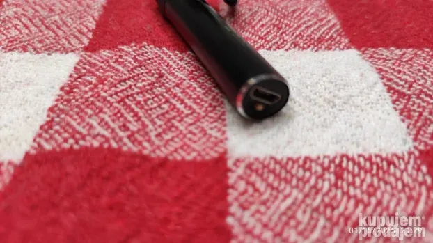 Bezicna slusalica Headset sa postoljem za auto