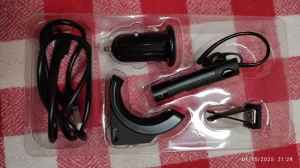 Bezicna slusalica Headset sa postoljem za auto