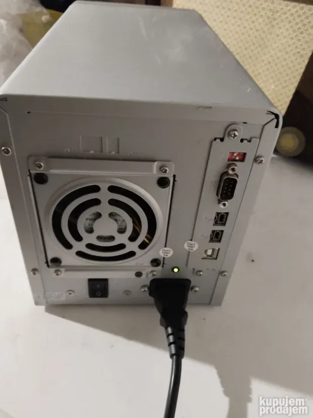 LaCie Biggest F800 Diskstation Raid sa 4 Hard diska po 250Gb