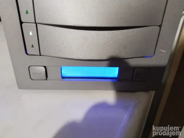 LaCie Biggest F800 Diskstation Raid sa 4 Hard diska po 250Gb