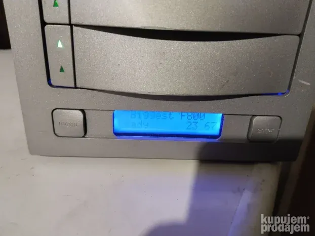 LaCie Biggest F800 Diskstation Raid sa 4 Hard diska po 250Gb