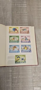 Kolekcija Disney markica 65 kom u klaseru