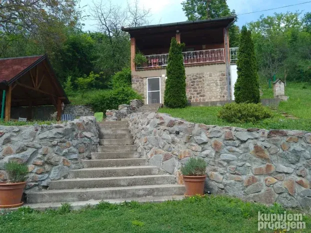 Neštin vikendica pored Dunava iznajmljivanje na dan HITNO!