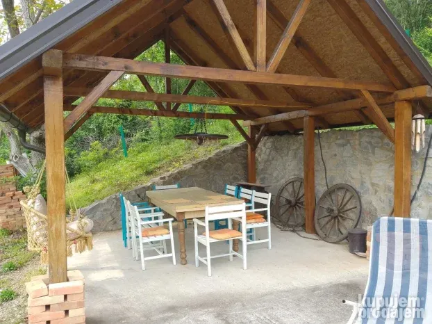 Neštin vikendica pored Dunava iznajmljivanje na dan HITNO!