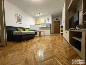 Valetina vodnika, Socijalno, 0.5 garsonjera, 26 m²