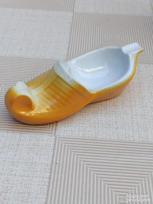 Retro porcelanski suvenir iz 70tih piksla povoljno