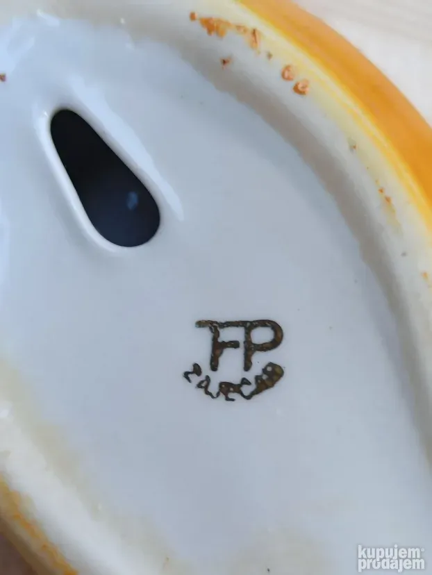 Retro porcelanski suvenir iz 70tih piksla povoljno