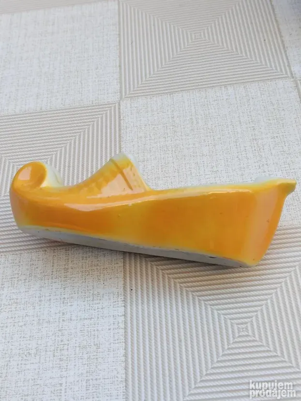 Retro porcelanski suvenir iz 70tih piksla povoljno