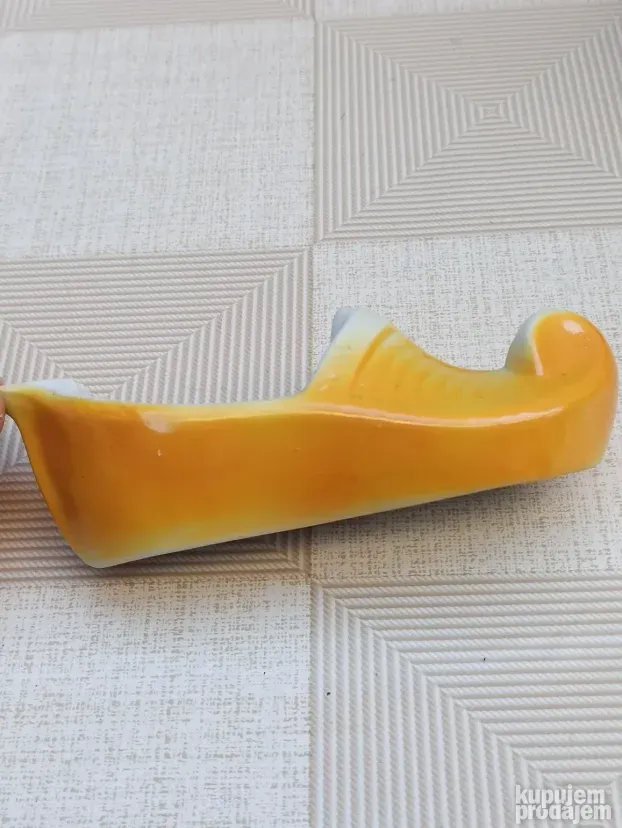 Retro porcelanski suvenir iz 70tih piksla povoljno