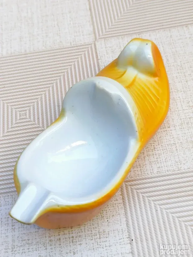 Retro porcelanski suvenir iz 70tih piksla povoljno
