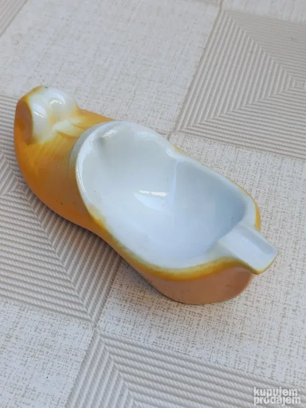 Retro porcelanski suvenir iz 70tih piksla povoljno