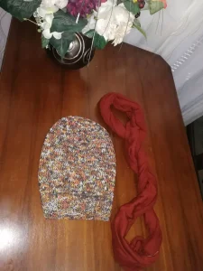 Ručno pletena šarena kapa POKLON šal