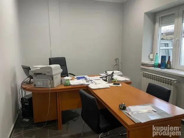 Spratna kuca od 408m2 na Klisi!