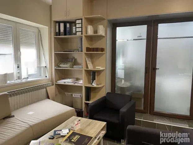 Spratna kuca od 408m2 na Klisi!