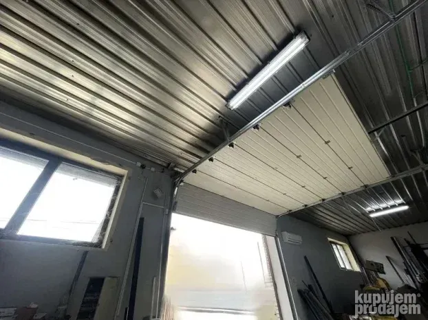 Spratna kuca od 408m2 na Klisi!