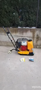 Vibro ploca (zaba) 90kg + guma za behaton NOVO