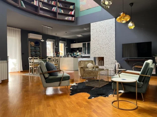 Voje Radića, Jajinci, 3.0 trosobna, 270 m²
