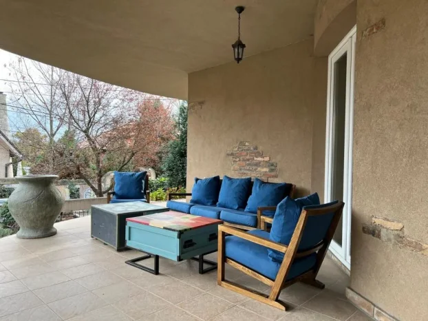 Voje Radića, Jajinci, 3.0 trosobna, 270 m²