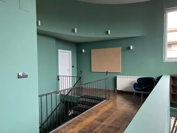 Voje Radića, Jajinci, 3.0 trosobna, 270 m²