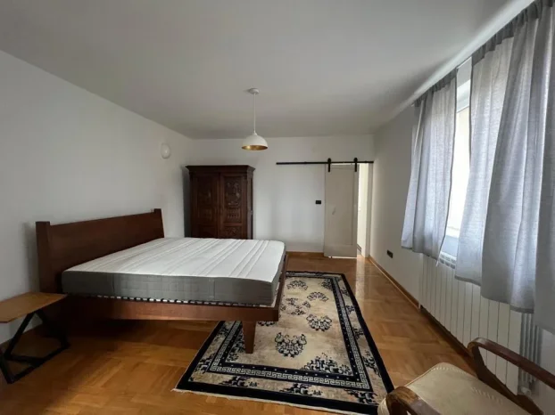 Voje Radića, Jajinci, 3.0 trosobna, 270 m²