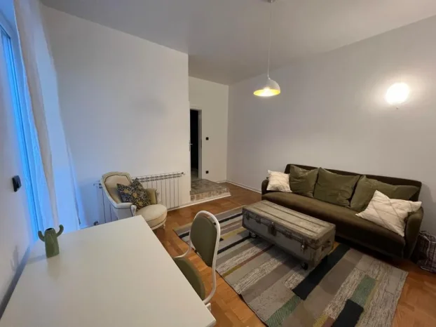 Voje Radića, Jajinci, 3.0 trosobna, 270 m²