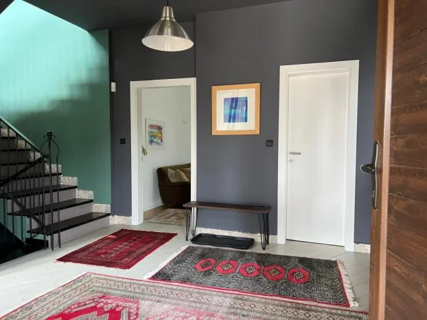Voje Radića, Jajinci, 3.0 trosobna, 270 m²