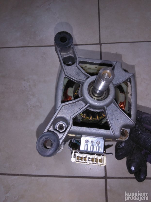 Motor za ves masinu Indesit